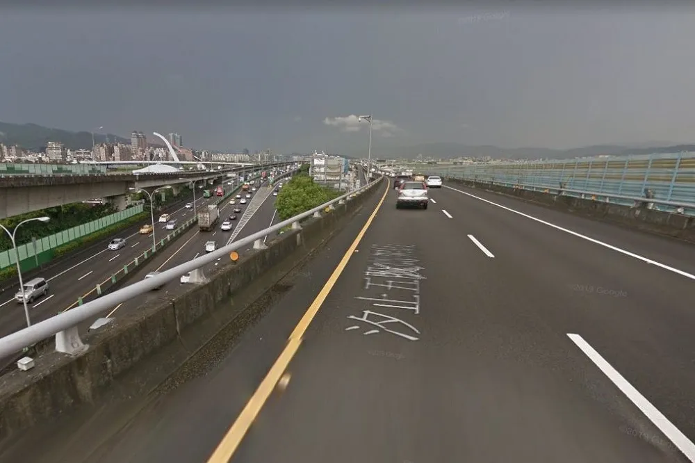 【米塔來襲】「7級風禁行大型車」　國道7高架路段將啟動強風管制