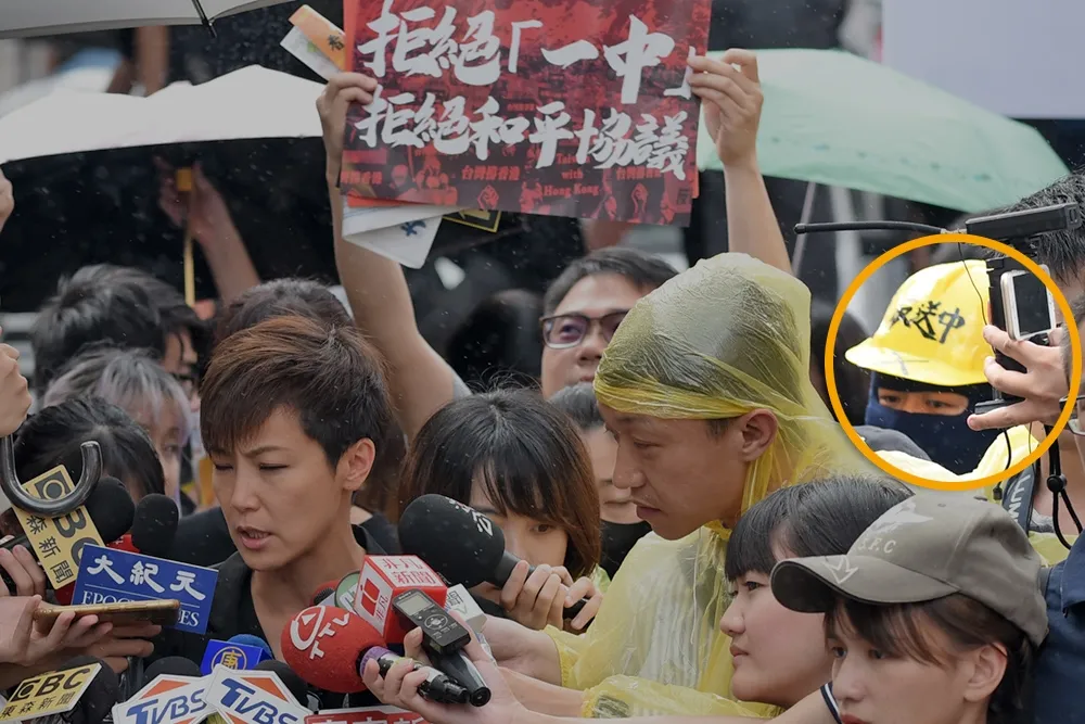 【統促黨主委涉案】何韻詩被矇面男潑紅漆　警現場扭逮胡姓及梁姓男子送辦