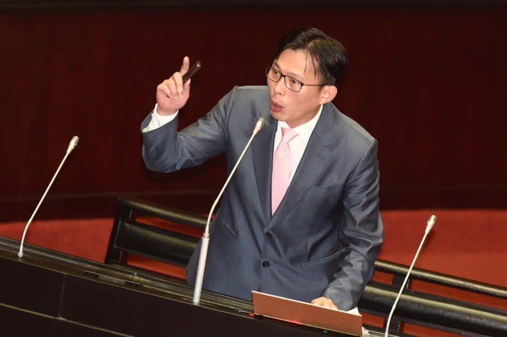 【橋崩究責】陳明正團隊橋檢合約曝光　黃國昌：利潤高達624萬