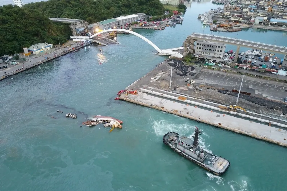 南方澳跨港大橋崩塌11/15前拆除恢復航道　3年內完成重建 
