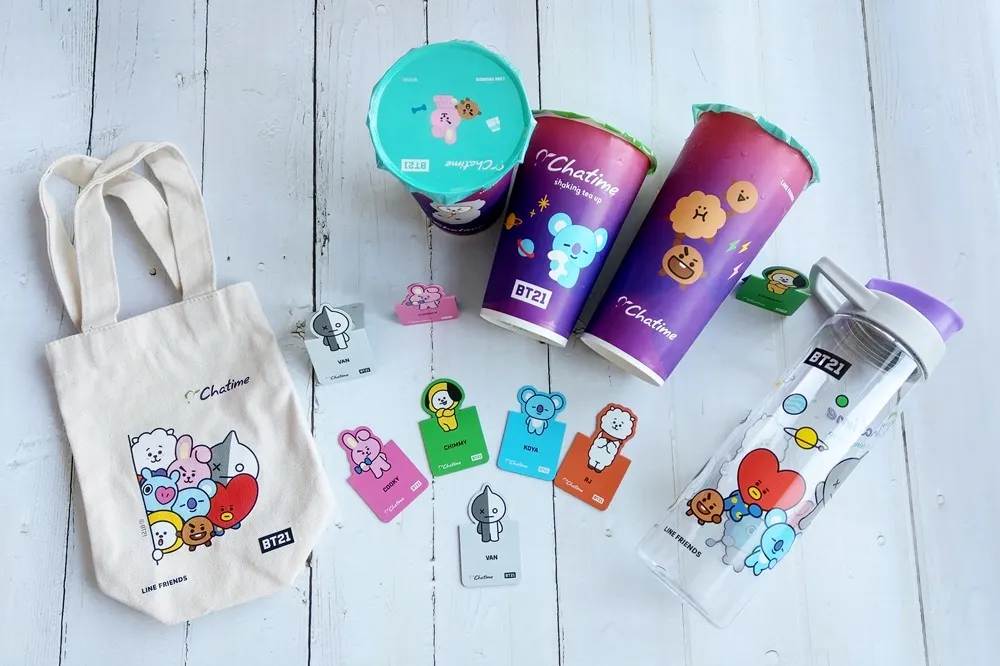 【有片】日出茶太聯手 BT21 推出新包裝及周邊　「紫玫瑰荔枝凍飲」、「紫芋鮮奶露」同步上市