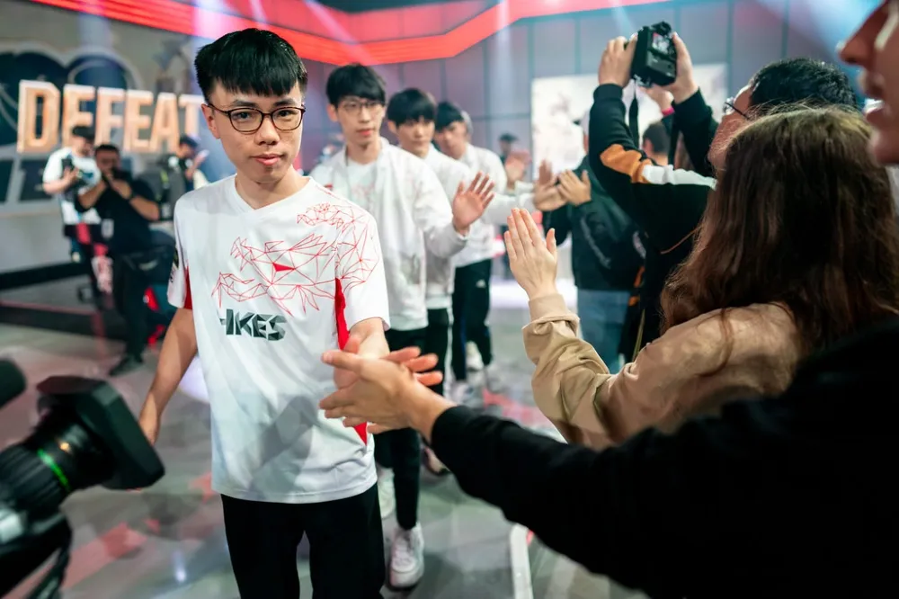 【2019世界賽】歐美網友看HKA擊敗LK：選警察造型難怪被HKA爆打