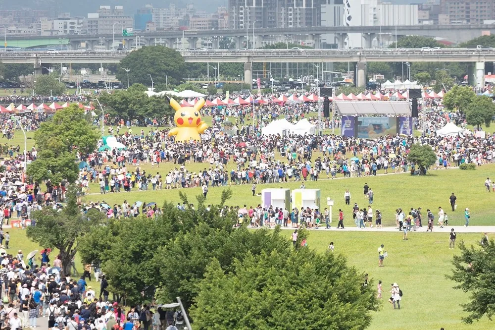 限定怪開放雙北都可抓　全球10萬寶可夢訓練家擠爆新北公園