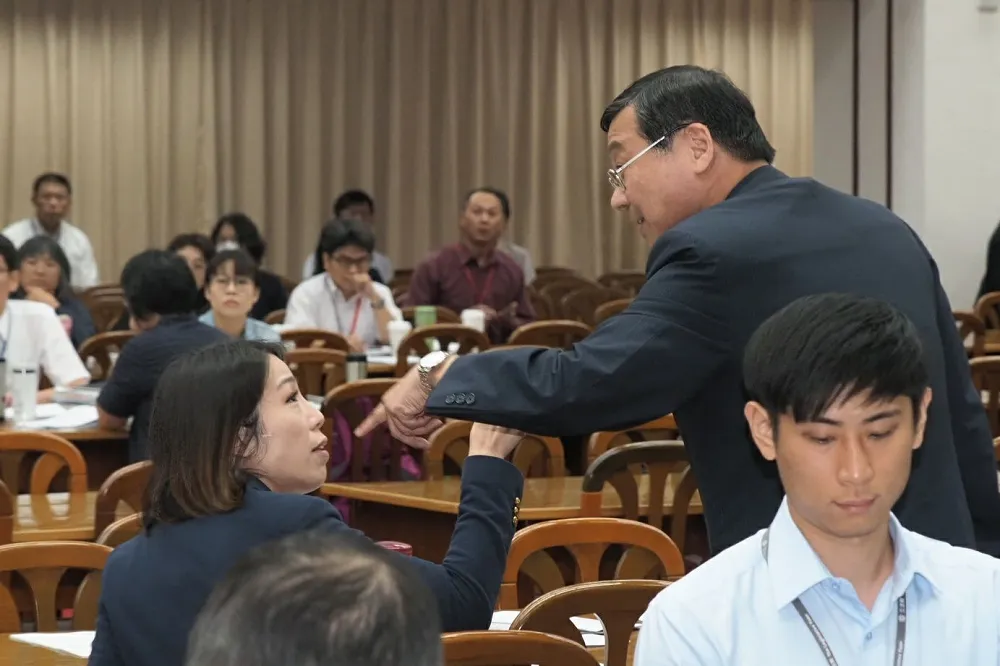 曾銘宗要求不補貼高鐵「任何一塊錢」　綠委怒嗆欺負屏東人