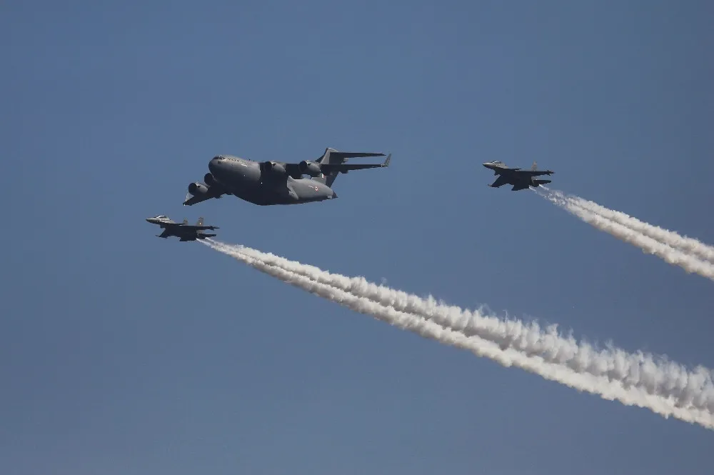 蘇愷30、光輝、幻象2000多款戰機上陣　印度空軍舉行87周年盛大閱兵