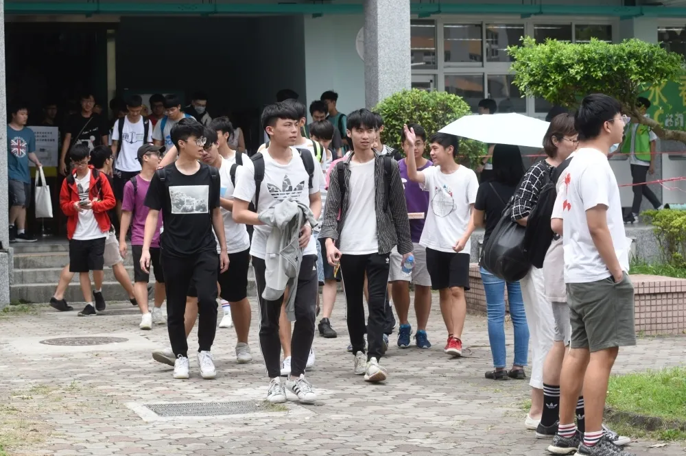 力推《民法》下修18歲即成年　青年陣線下周成軍