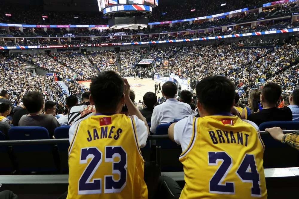 【2019年NBA上海熱身賽】口嫌體正直！　中國觀眾擠爆體育場