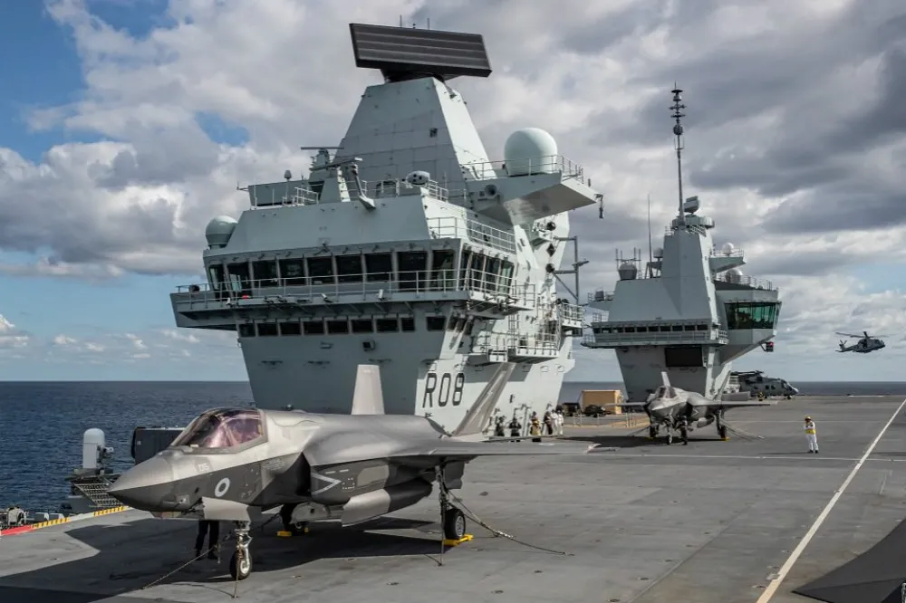 【預計2021首次海外部署】英空軍首次駕駛麾下F-35B戰機　成功降落於伊莉莎白號航母甲板