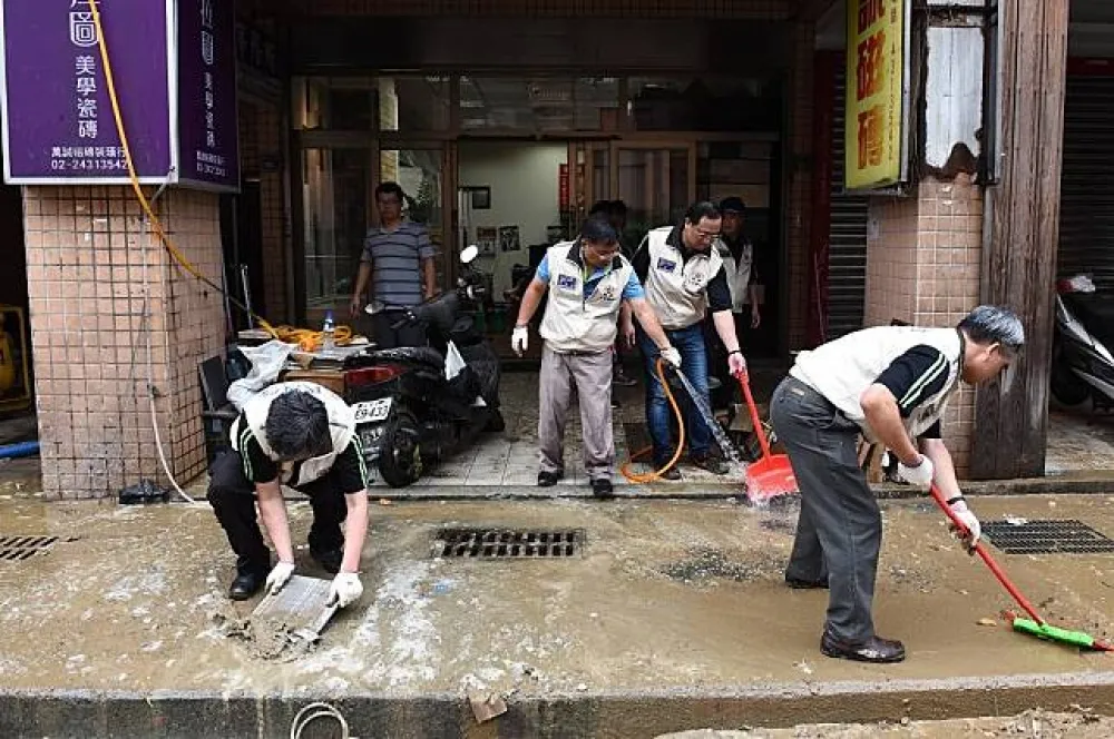 最強雨帶...在南北風對峙區　「滯留鋒不動，雨帶就不動」
