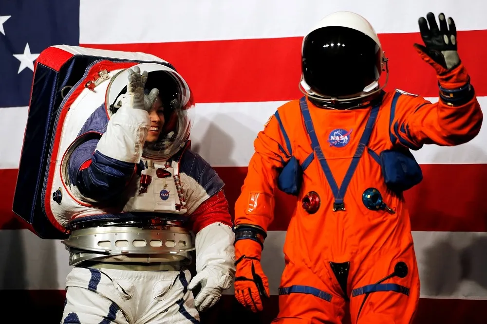 【2024重返月球】彎腰不會跌倒　NASA發布新款太空服彈性佳、耐極端溫度