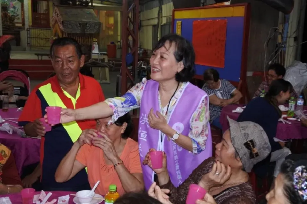 【夫人要出征】蘇嘉全太太洪恒珠角逐屏東立委　10/27競選總部成立