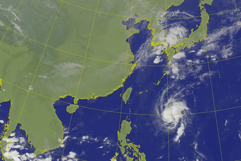 【秋颱又起】輕颱浣熊凌晨2點生成　 台灣北部及東半部周末起有雨
