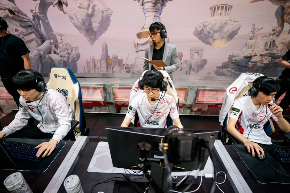 【2019世界賽】小組賽D6：最終之戰仍遭反轉　C9翻盤HKA一手好牌