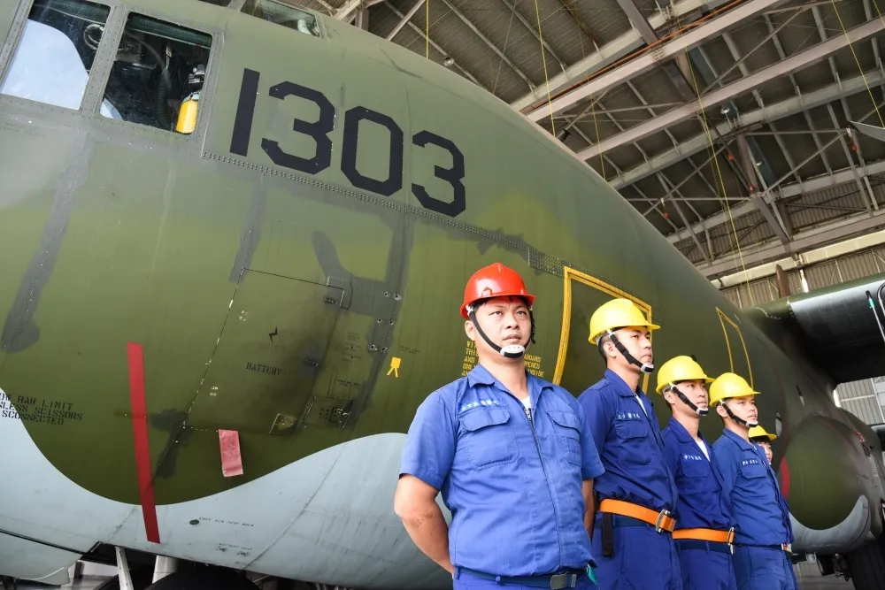 空軍C-130H運輸機服役滿30年只做航電升級　起降頻繁機體結構堪憂