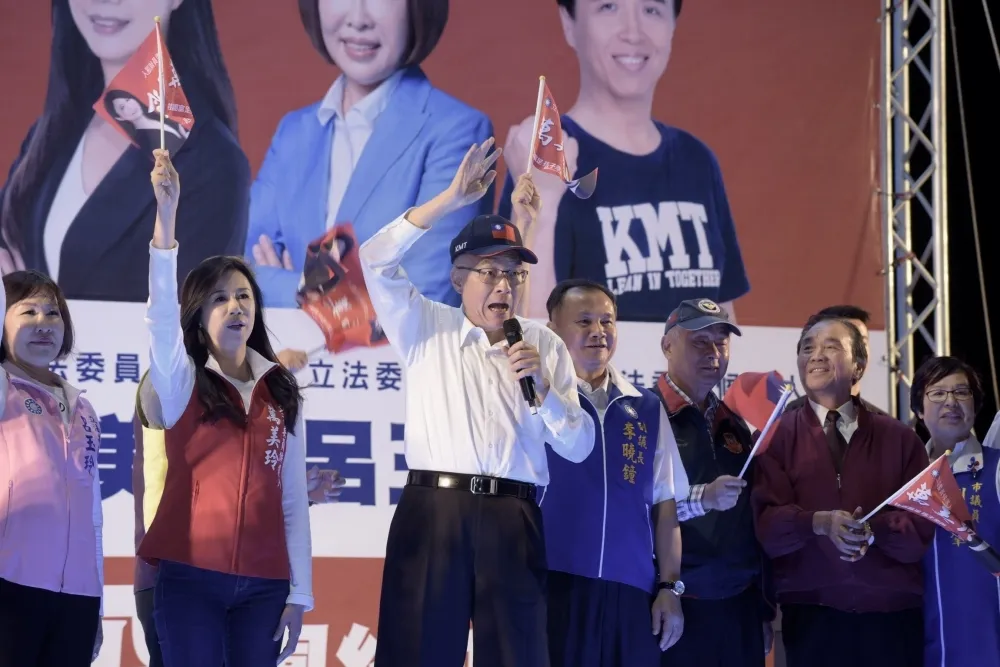 【圖多】現身桃園晚會挺韓　吳敦義：票投韓國瑜、立委拿60席！