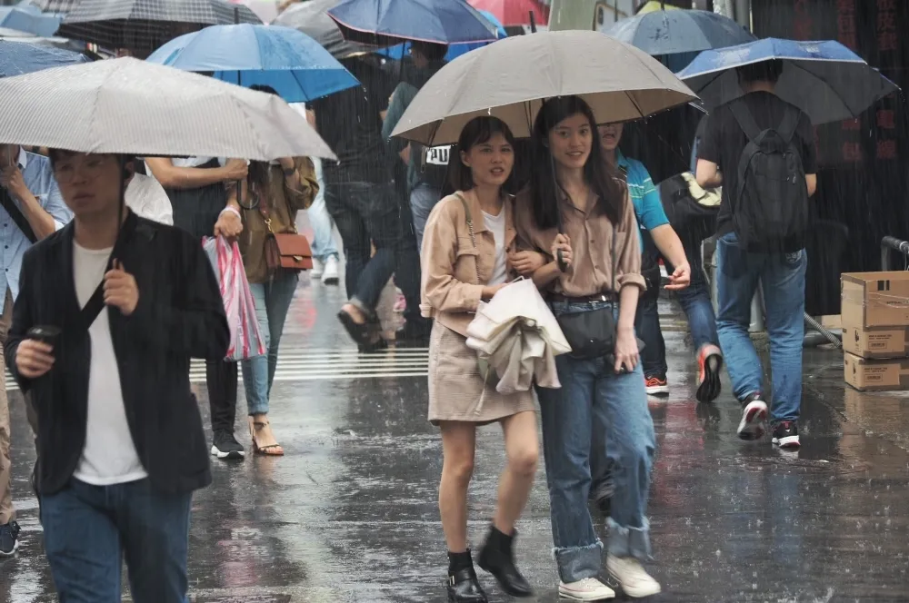 【輕颱哈隆生成】氣溫下樓梯！　東部濕涼、北部低溫探19°C