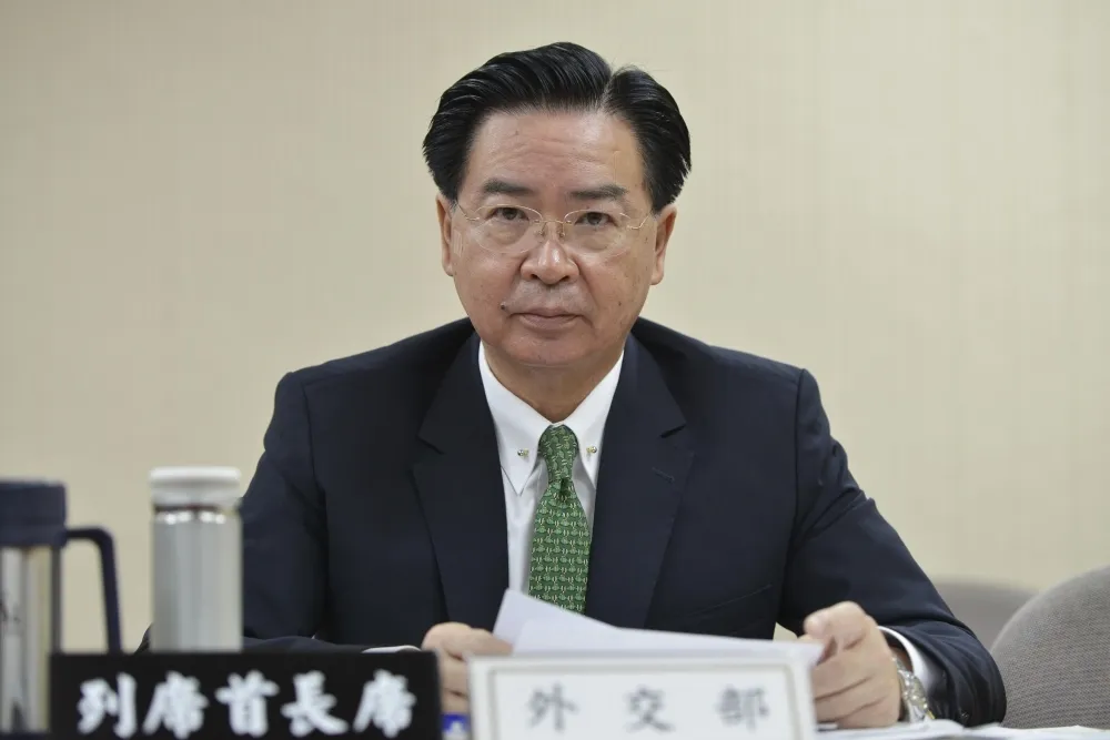 反擊中國涉台26條　吳釗燮PO簡體字酸：给你们人民多点自由也不错ㄛ