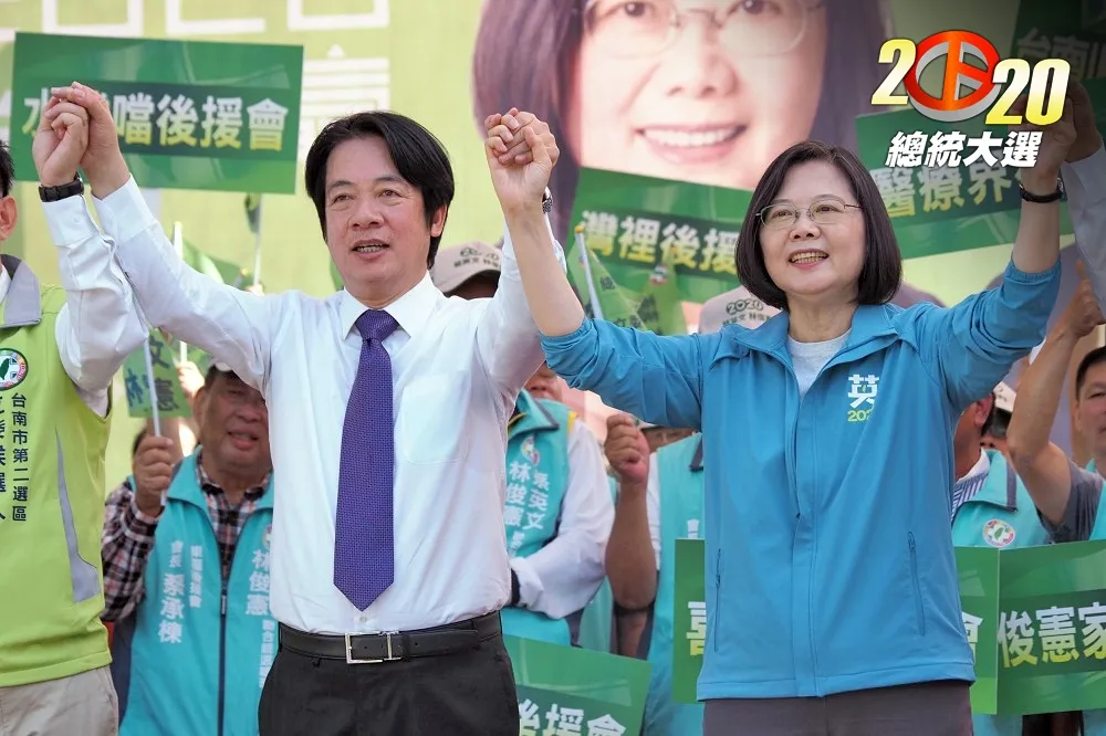 【初選後首「同框」】蔡英文、賴清德手拉手　「為台灣人打一場漂亮的選戰」