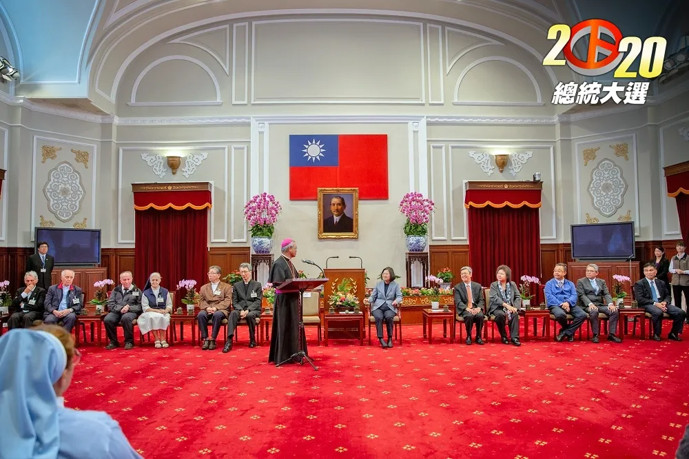 【宗教票必爭】天主教首見80人組大團入府　同婚議題點到為止