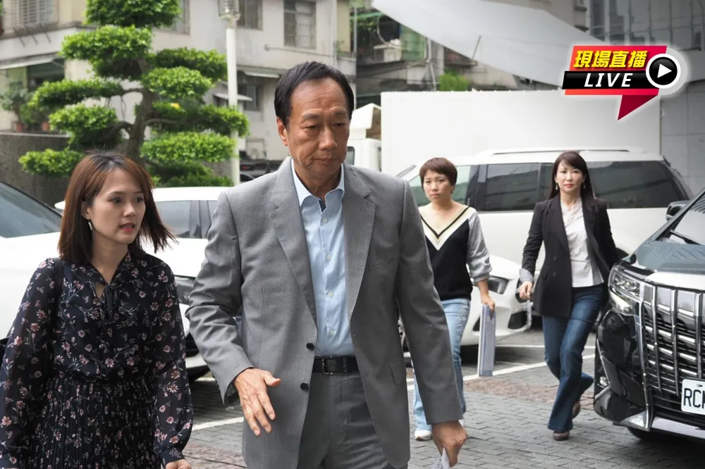 【直播】網友詛咒郭母散布惡劣謠言　郭台銘親赴刑事局提告