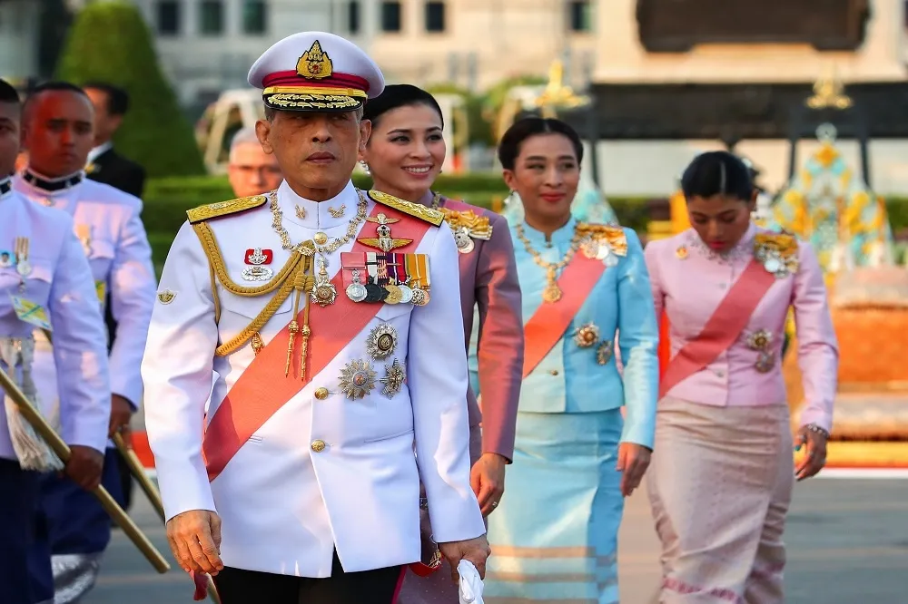  泰王高度集權建效忠君主營　學員5點起床學國王歷史和軍禮教育