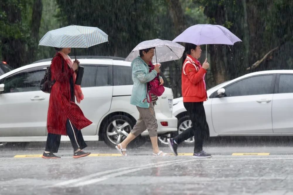 東北季風報到下午天氣轉濕涼　需注意局部大雨