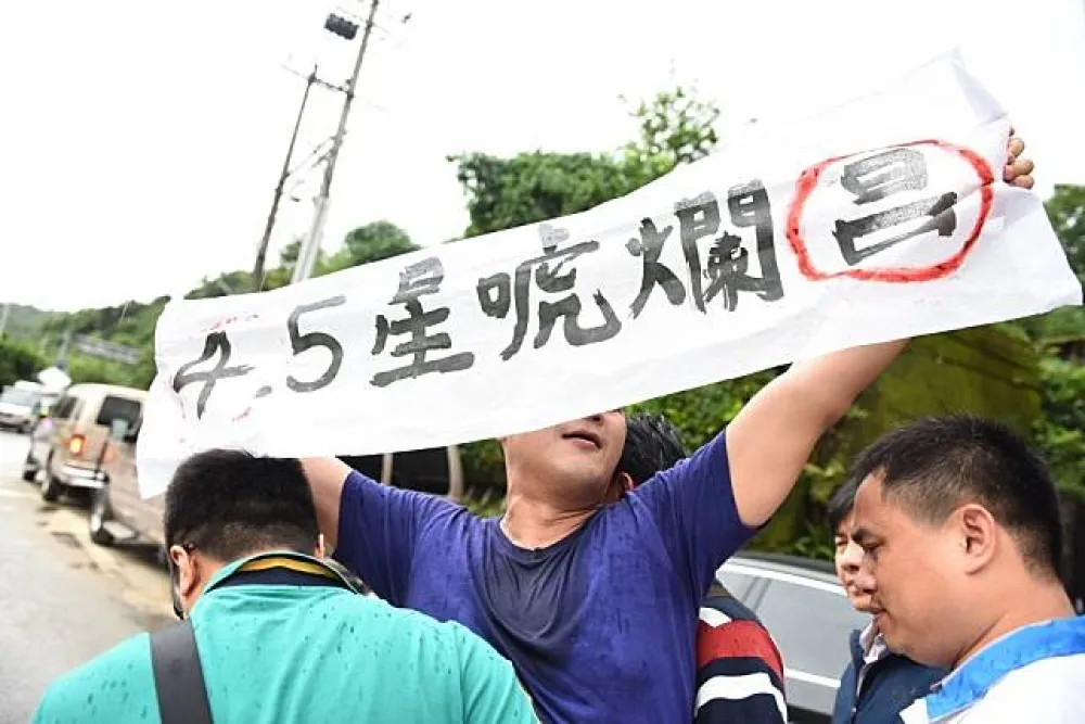 基隆遭爆雨轟炸太慘烈　林右昌勘災遭嗆：唬爛昌