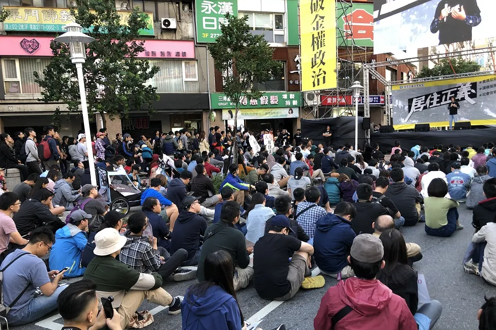 【無殼蝸牛運動30年】黃國昌「批藍打綠」　籲實價登錄2.0快通過