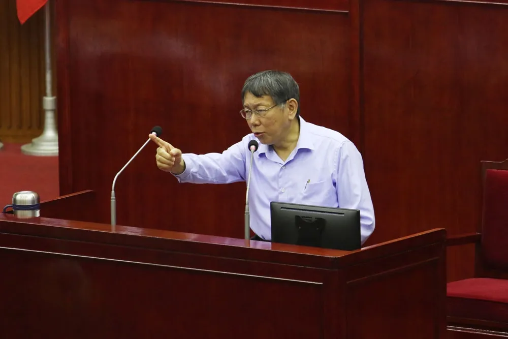 【影片】王世堅爆柯文哲密會財團　柯文哲：你是頭殼那裡有問題