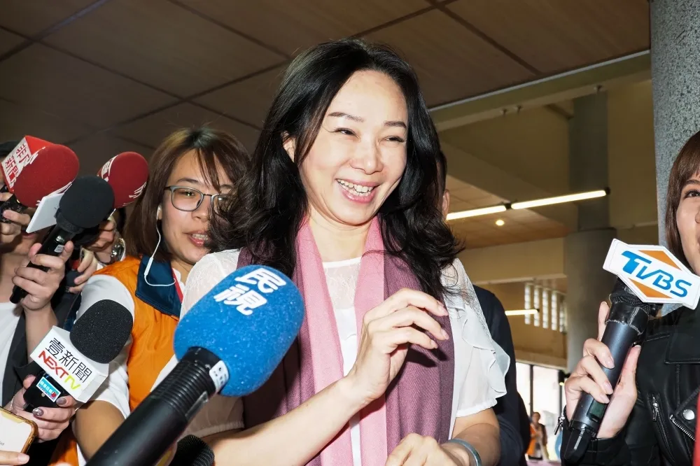 李佳芬論文「自己研究自己」　指導教授出面回應：是常見的主題