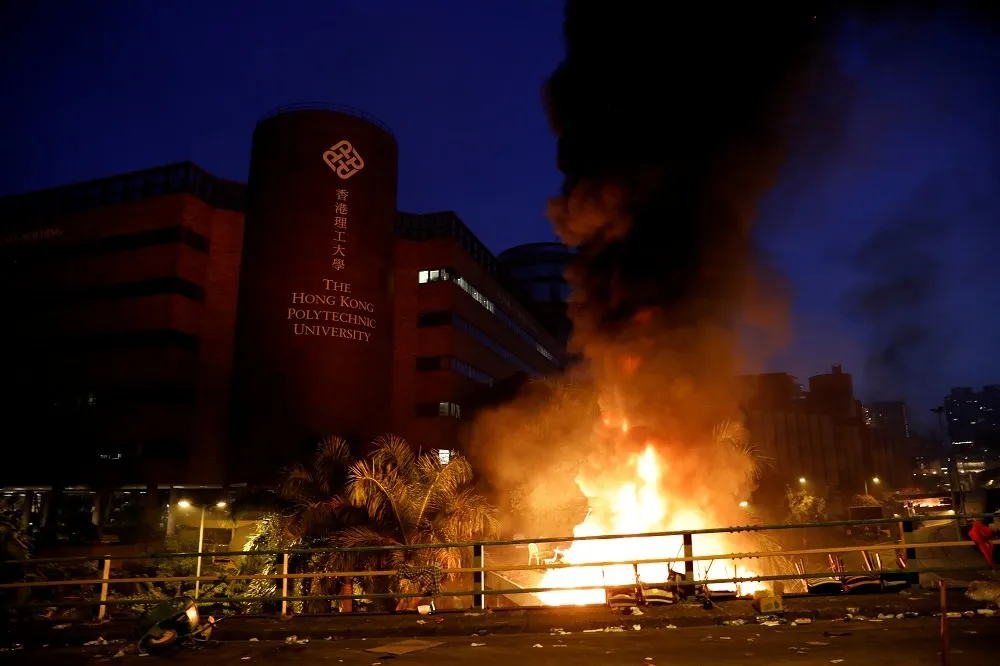 稱示威者是新恐怖分子　《環時》總編胡錫進：港警應獲准開實彈槍