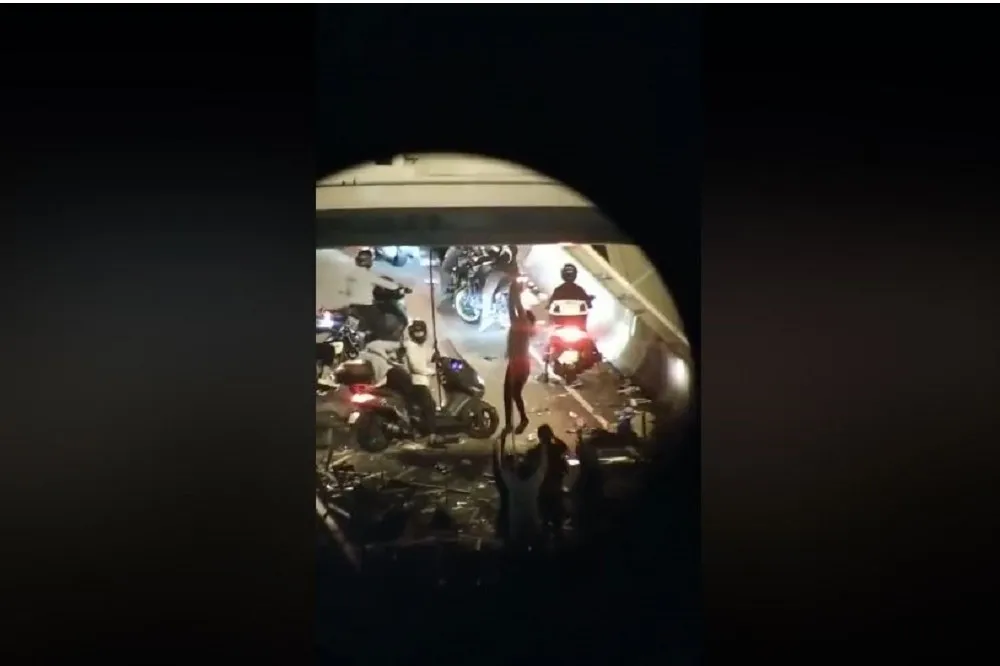 記住香港上百學生垂繩突圍的一幕