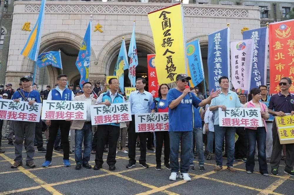 投書：等著看吳斯懷委員把退休金「改回來」