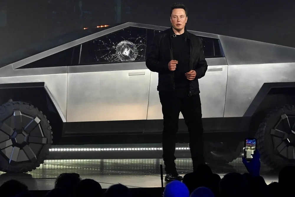車窗現裂痕無損買氣　馬斯克稱新版「鋼鐵皮卡」獲15萬輛訂單