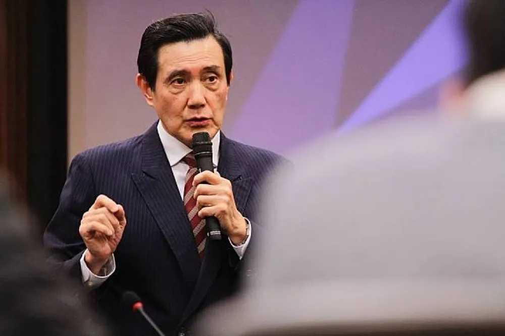 馬英九教你怎麼丟雞蛋　「千萬不能太用力」