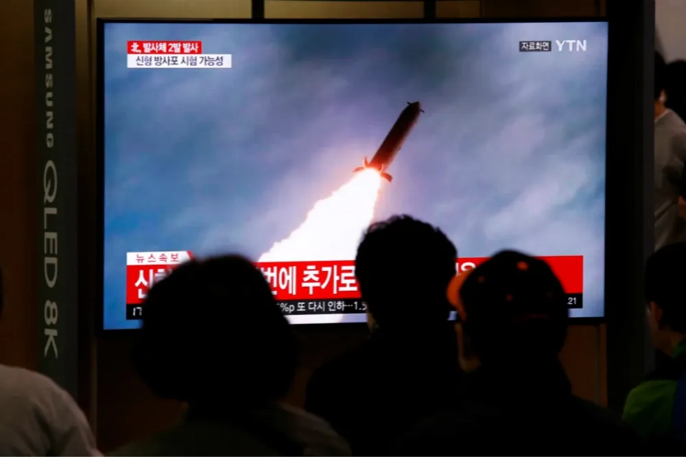 【兩手策略】金正恩再射2枚彈道飛彈　日防衛省：5月以來第13次