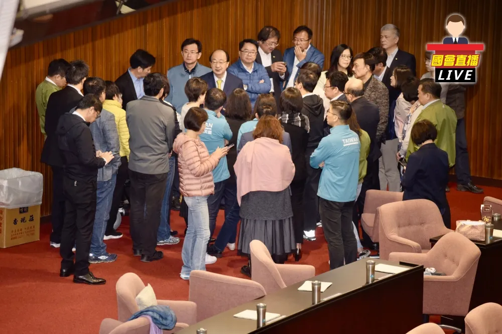 【直播】民進黨拼反滲透法逕付二讀　國民黨甲動藍綠攻防