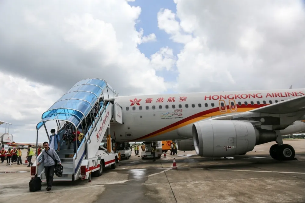 延遲發薪、裁減直飛航線與取消機上娛樂系統　香港航空面臨營運龐大危機
