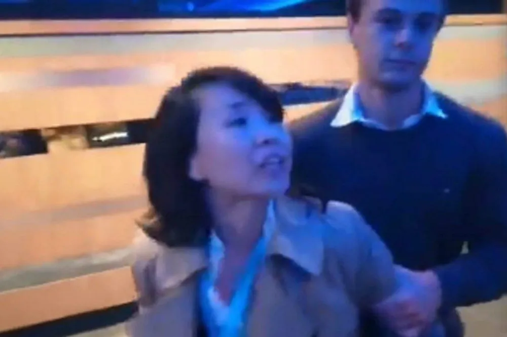 【一巴掌出名】央視記者孔琳琳打人遭英法院定罪　中國大使館籲倫敦「公正處置」