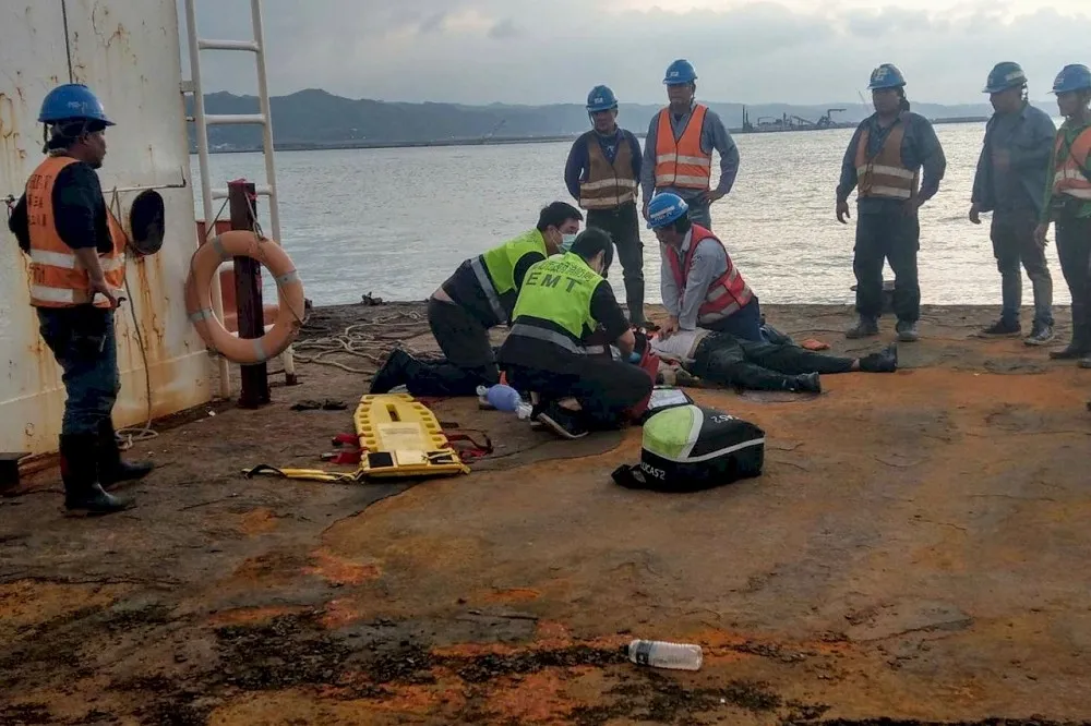 中油台北港區7名移工墜海　3人無生命徵象