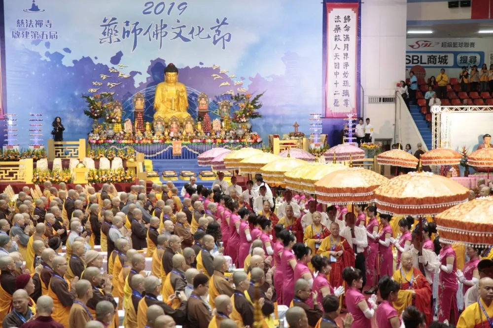 2019藥師佛文化節  新北板橋體育館 登場  千名僧眾供燈祈福    祝禱人民安樂 