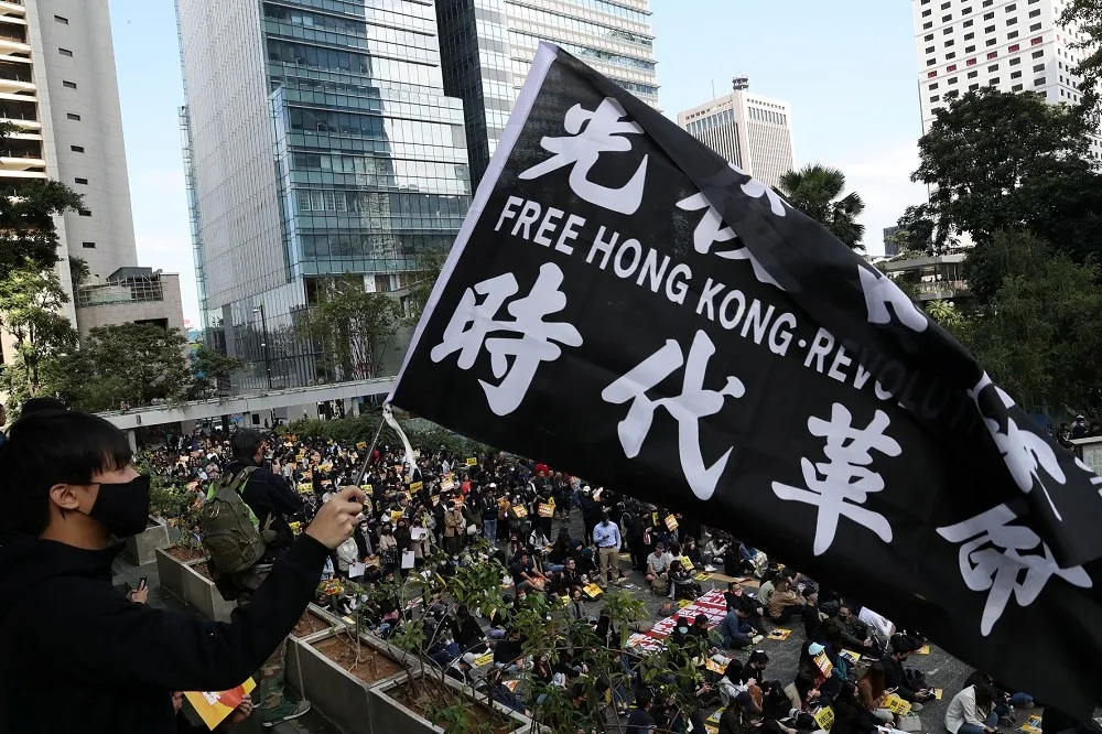 是誰在香港導演了這場好戲