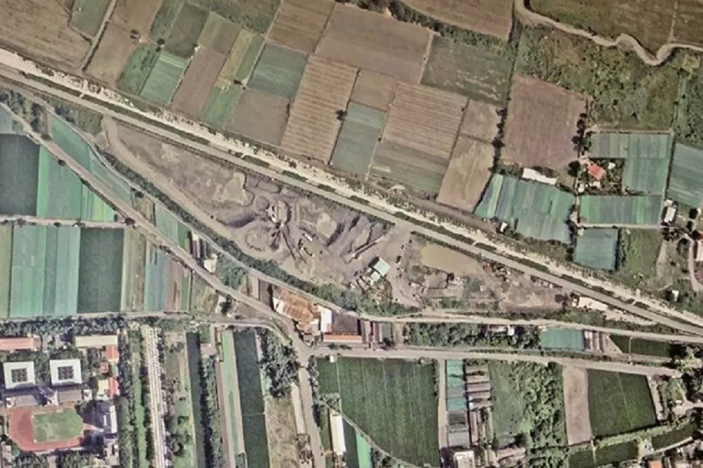 秀2001年雲林西螺空拍照　黃國昌質問李佳芬：回填大洞什麼東西？
