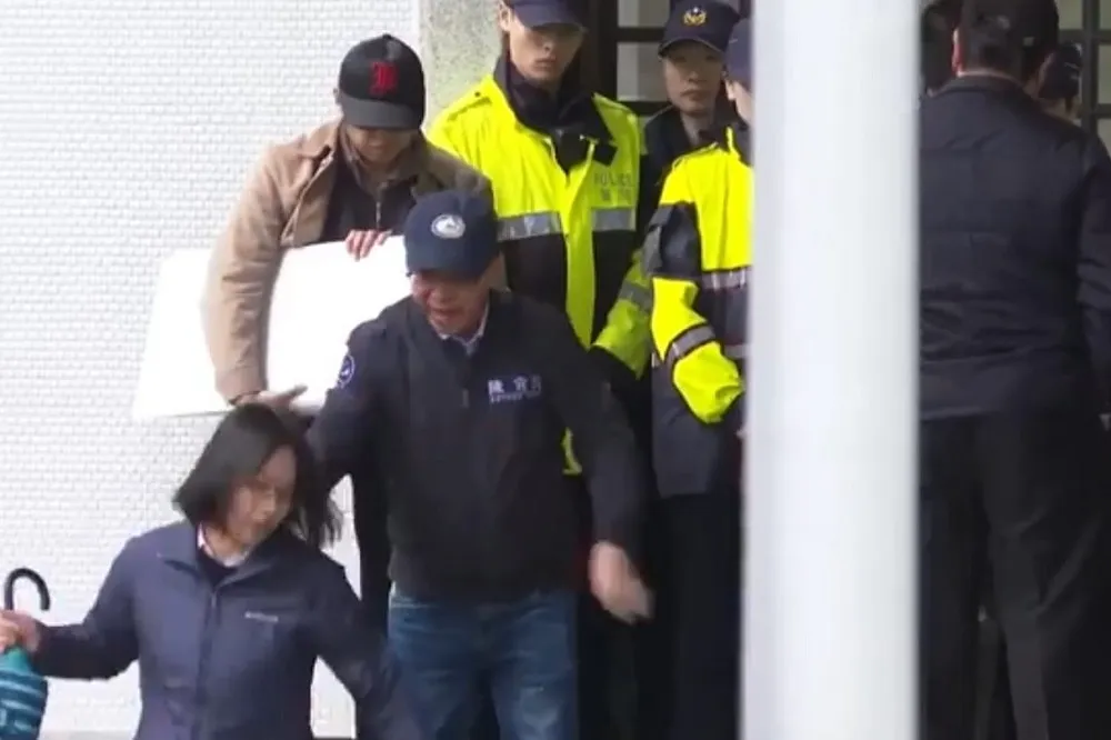推女警掀帽遭移送法辦　陳宜民喊冤：當下她並未表明身分