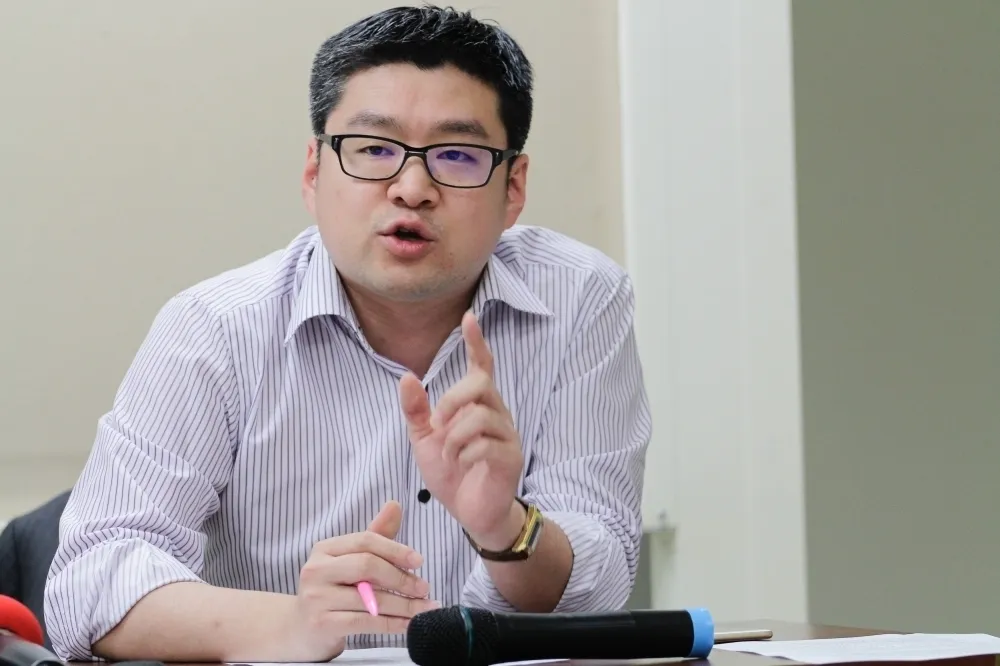 【外交部抗議風波】嗆要網路肉搜警全家惹議　徐弘庭道歉：請原諒我的不成熟