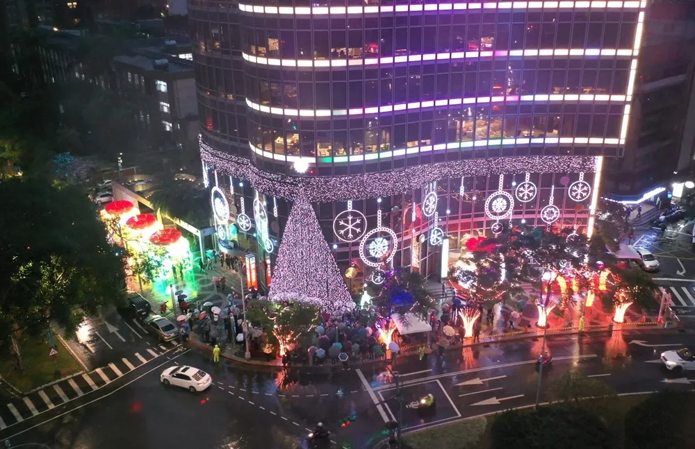 台新金控聖誕點燈　亮麗燈飾助民眾表愛傳祝福
