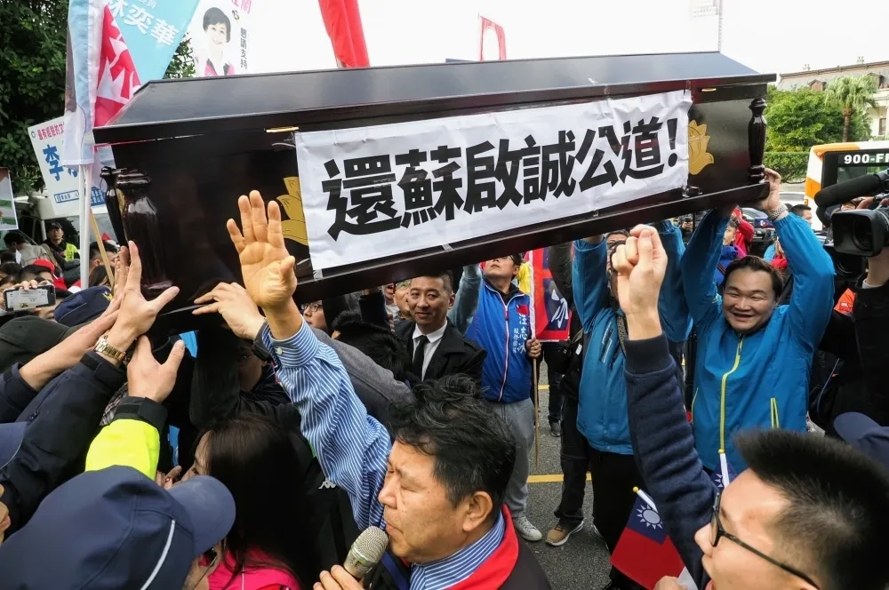 國民黨淪為可悲搞笑的自乾五   