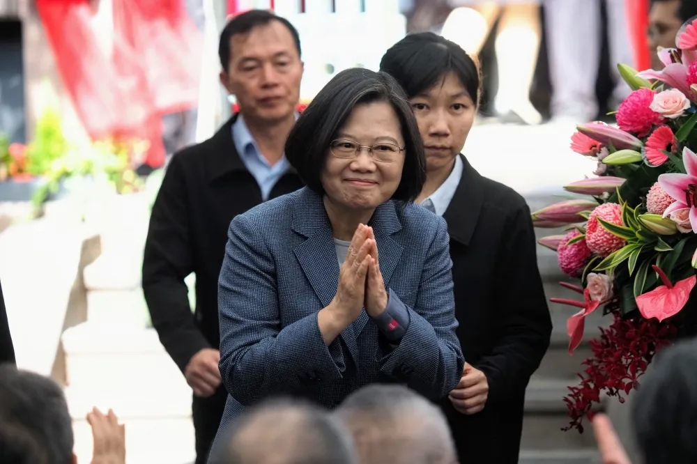 楊蕙如閨密張嘉玲直通總統府　她的老公是蔡英文隨行秘書