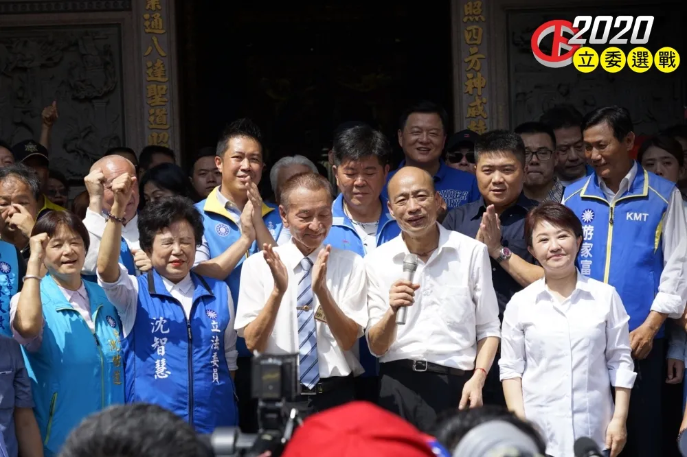綠營重金提前卡位網路社群　藍營FB砲火險因金流問題卡膛