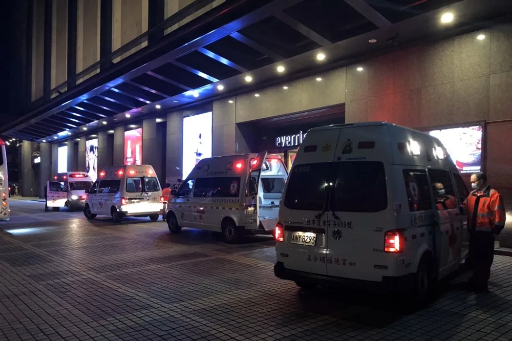 疑食物中毒　日籍學生台北觀光團36人腹痛送醫